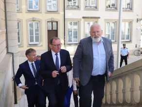 Johan Derksen noemt aangifte Wilders tegen Timmermans ‘echt belachelijk’ en ‘heel kinderachtig’