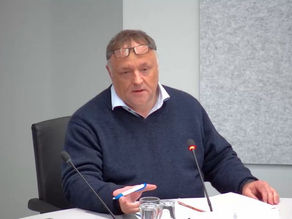 Kandidaat-Europarlementslid confronteert Marc Van Ranst: ‘Ik had 2 zware tromboses na jouw ‘veilige’ vaccins’