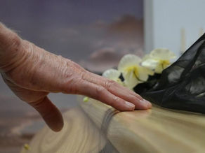 Hilariteit op tv om oversterfte als financiële meevaller: ‘Wat gebeurd is, is gebeurd’