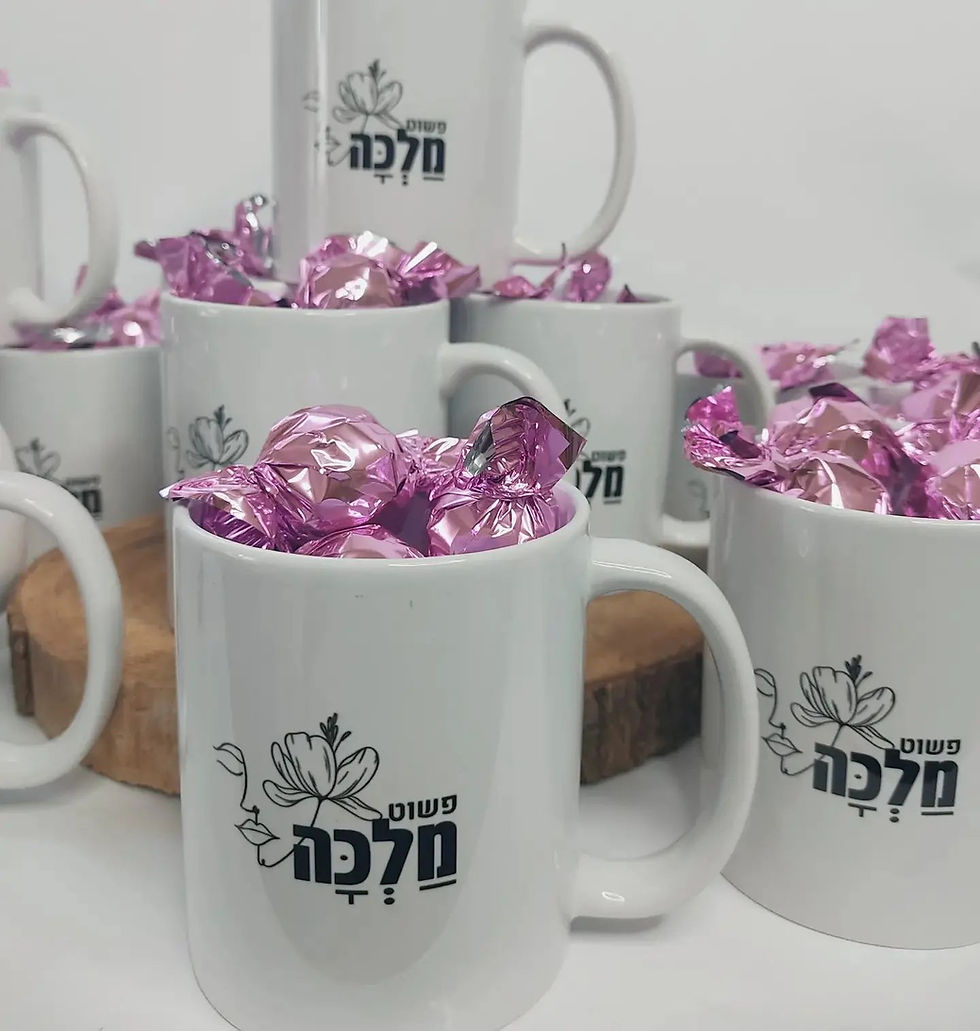 תמונה ממוזערת: סט מחברת מעוצבת עם ספל ממותג ופרלינים