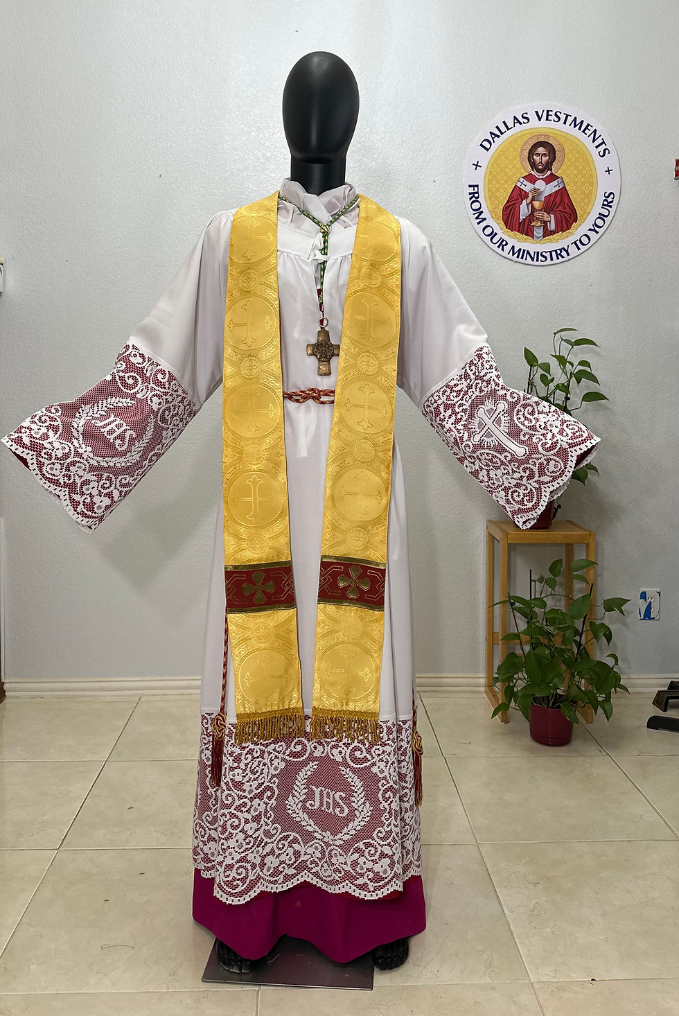 Thumbnail: Gold Gothic Chasuble + Stole (Baby Jesus)