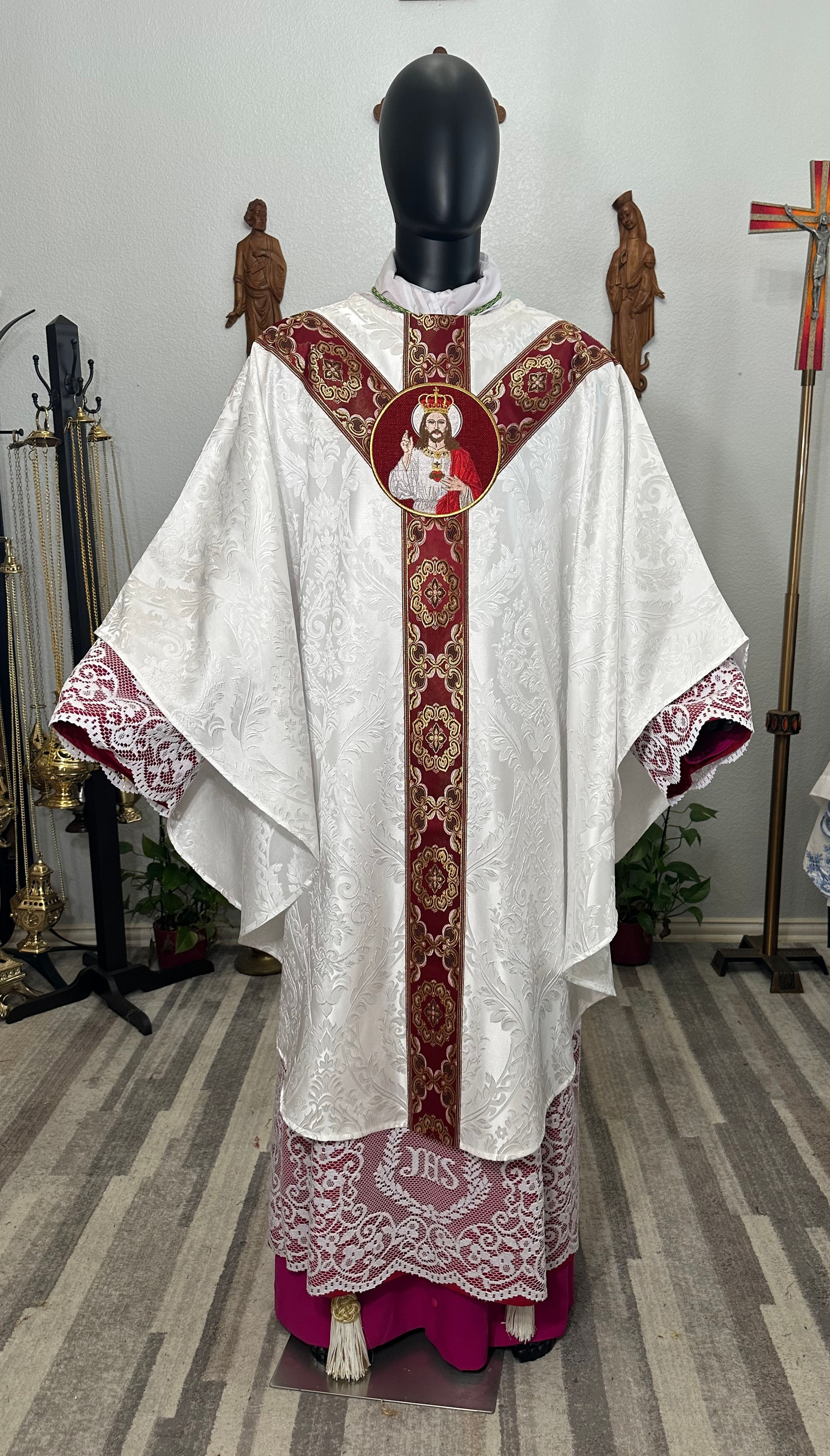 White Gothic Chasuble - Christ the King 