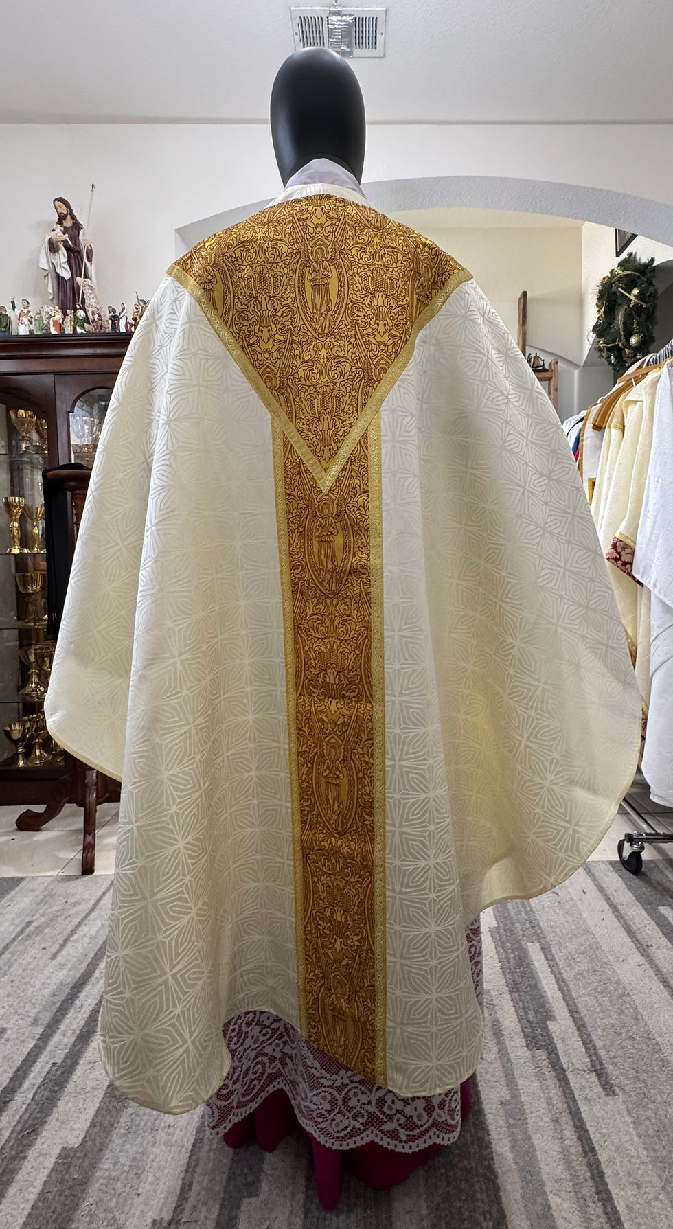 Thumbnail: White - Gold Gothic Chasuble + Stole  (Cathedral)