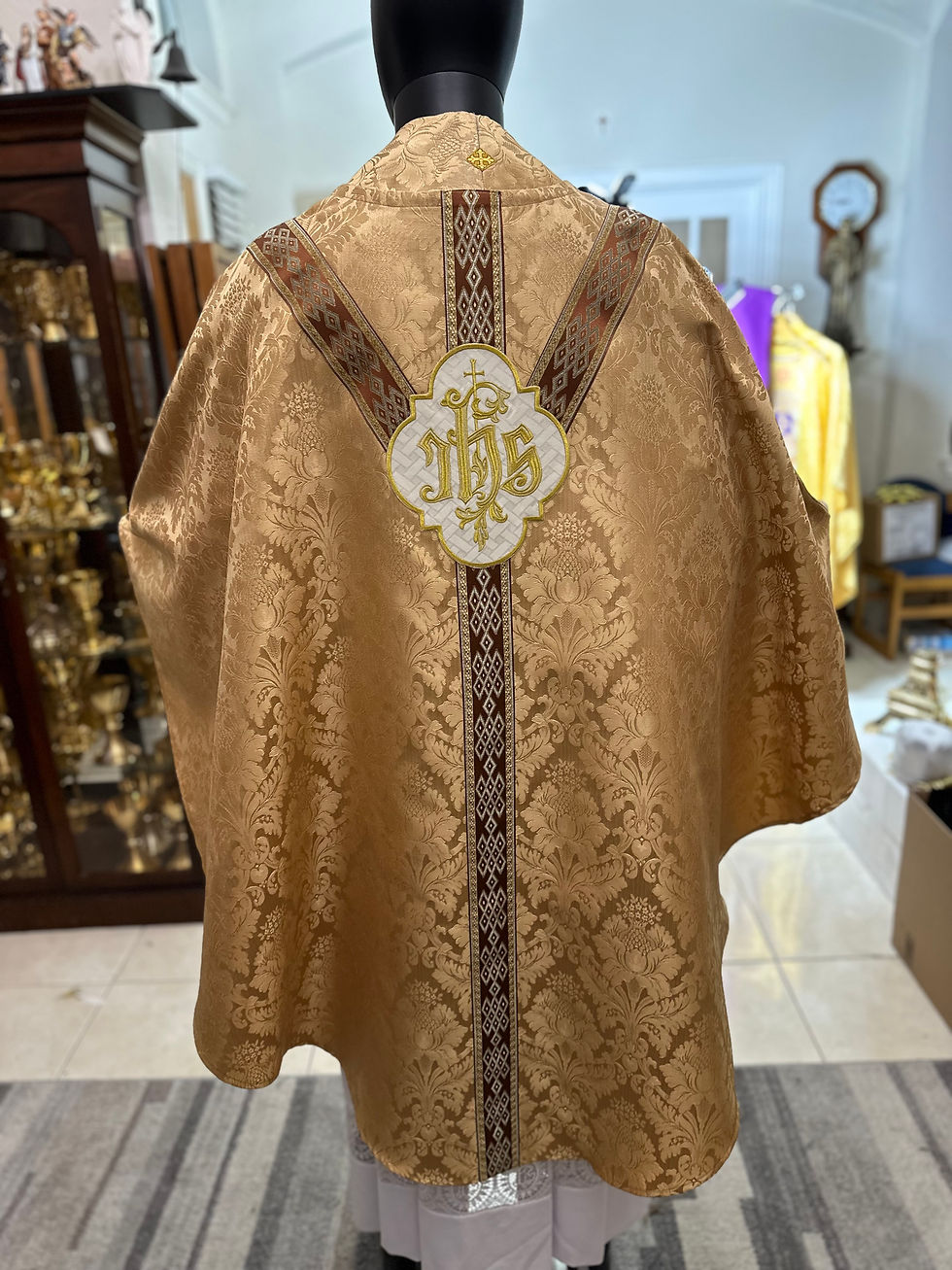 Thumbnail: Gold Gothic Chasuble + Stole  (Corpus Christi)