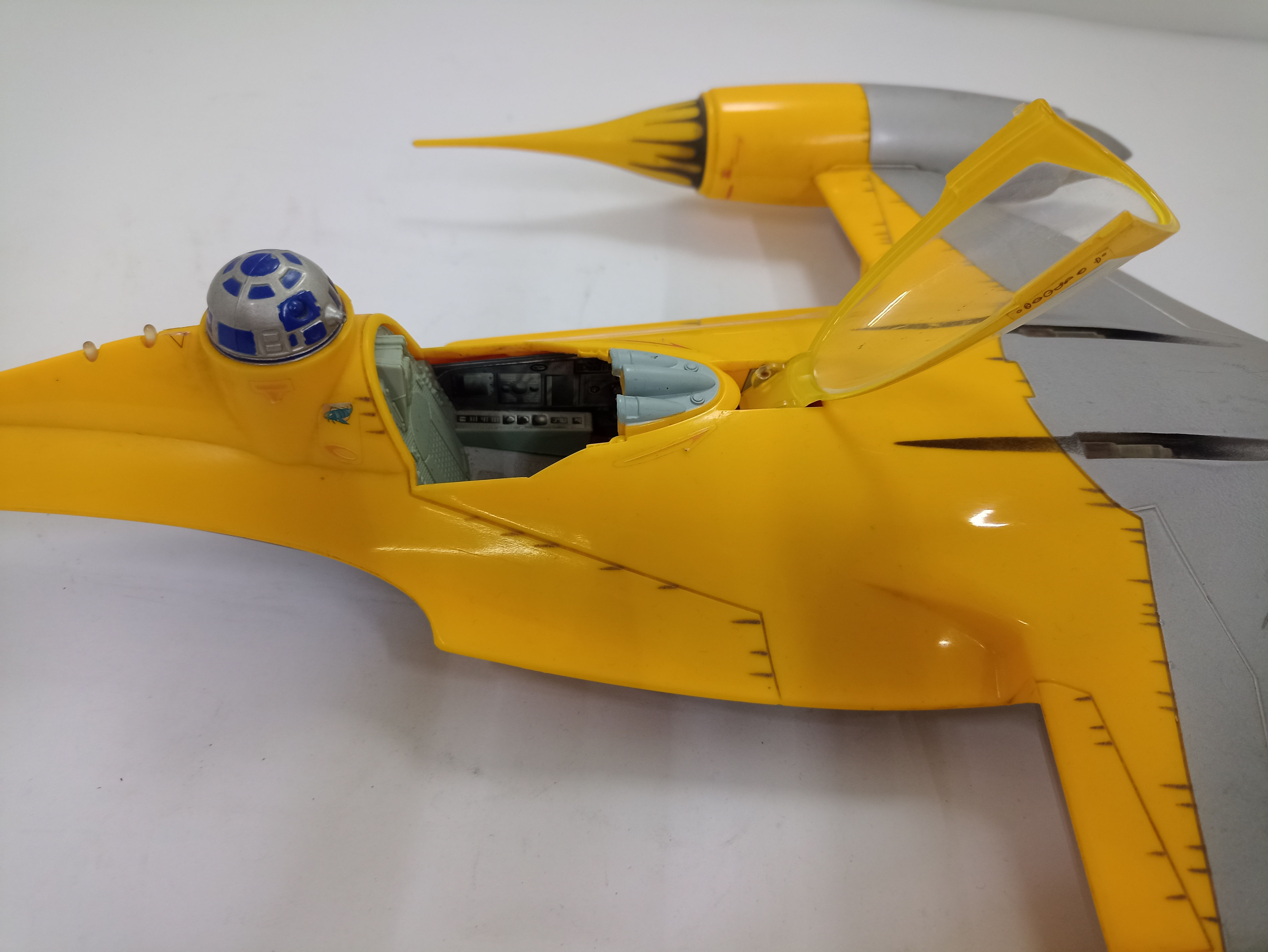 FIGURA DE COLECCIÓN NABOO STAR FIGHTER