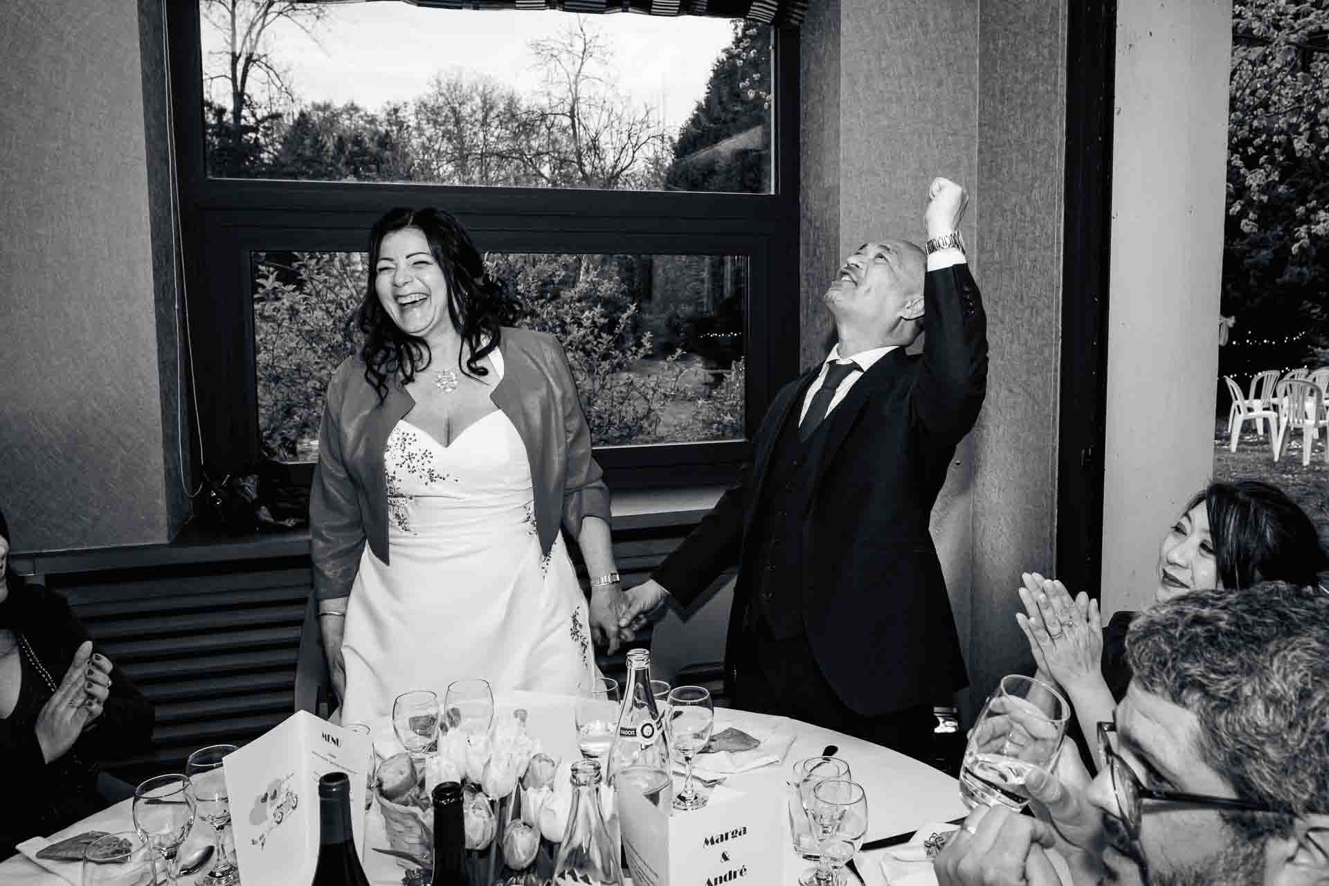 Margarita et André complices pendant la soirée de mariage