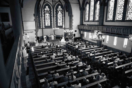 Cérémonie religieuse à l'église