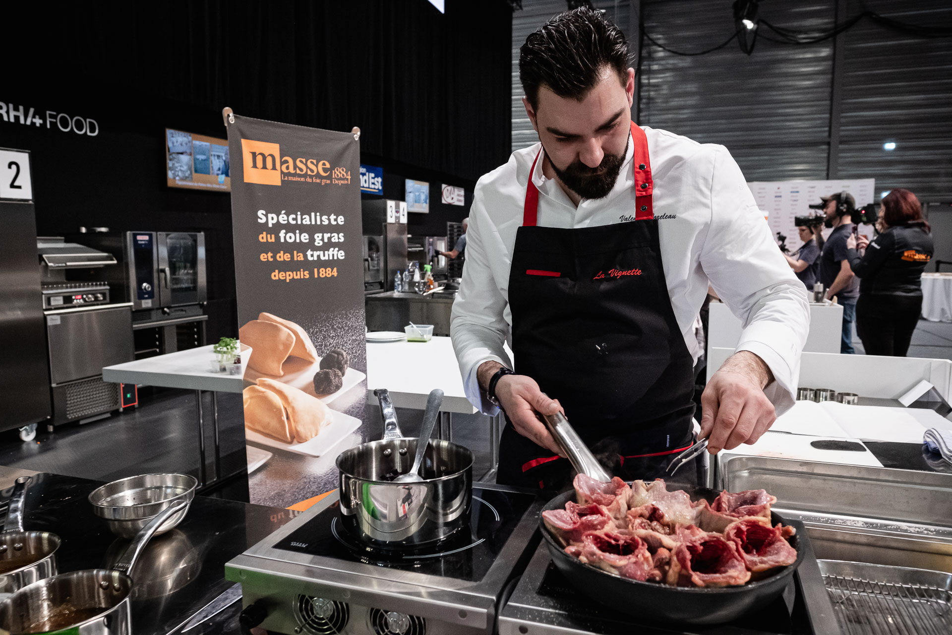 Photo d'un cuisinier en action au salon EGAST