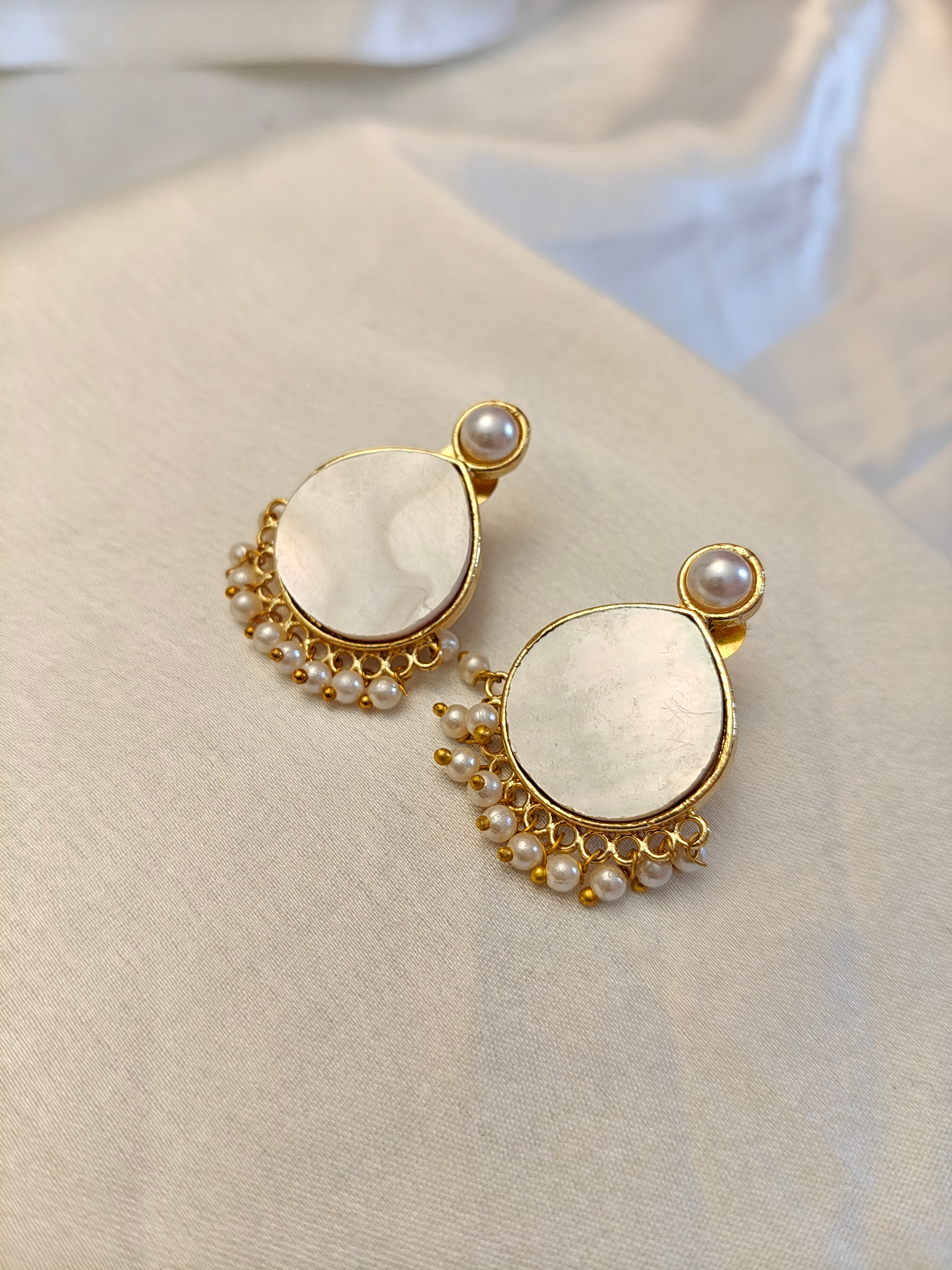 MOP Pearl studs