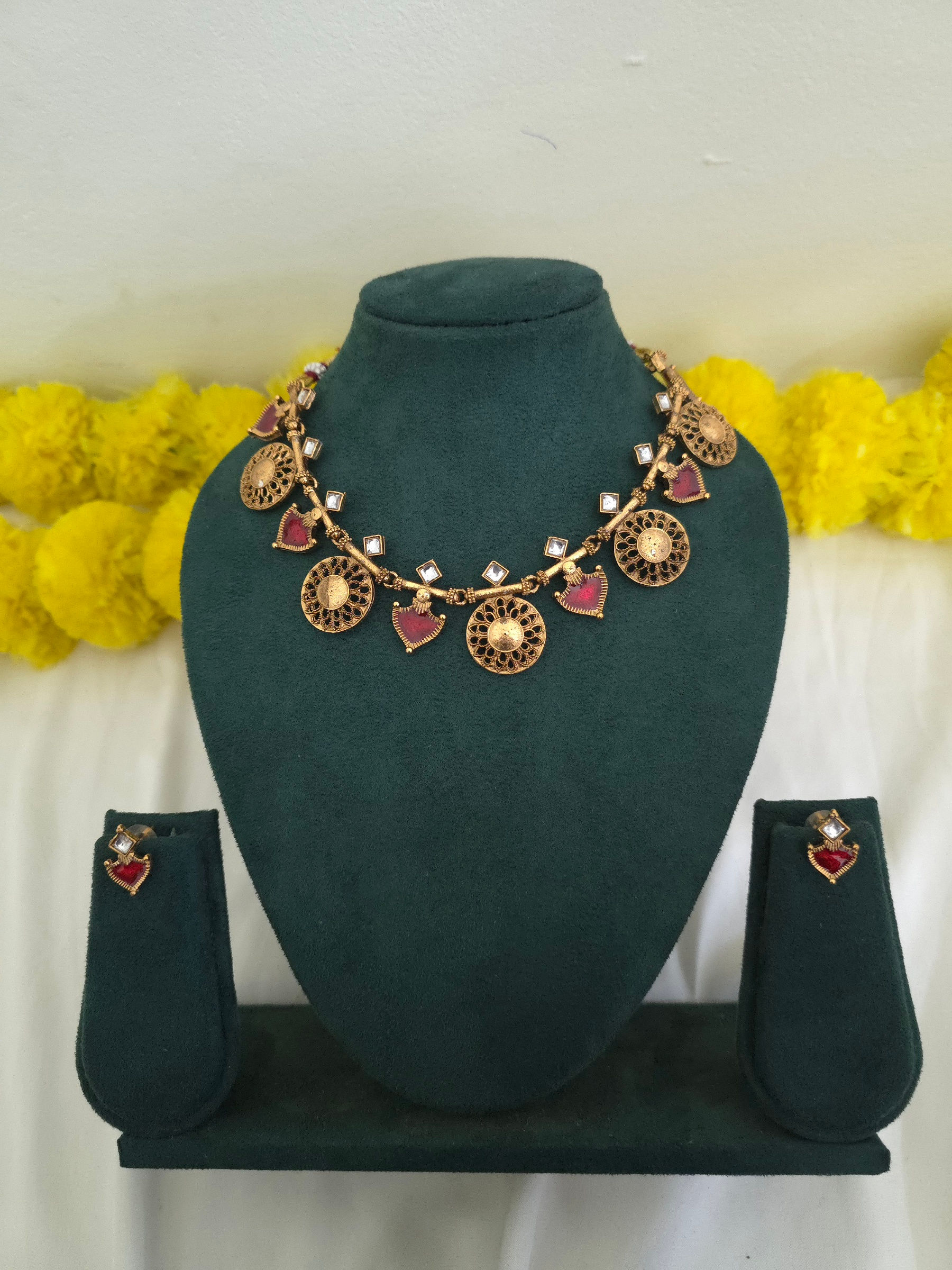 Abhirami Unique floral design in matt finish kaasu necklace