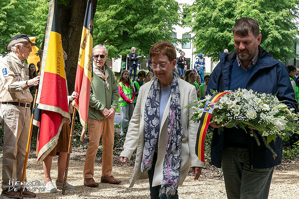 Frida Nauwelaers, bestuurder, en Jeroen Van der Auwera, voorzitter van het 8 Mei Comité regio Mechelen