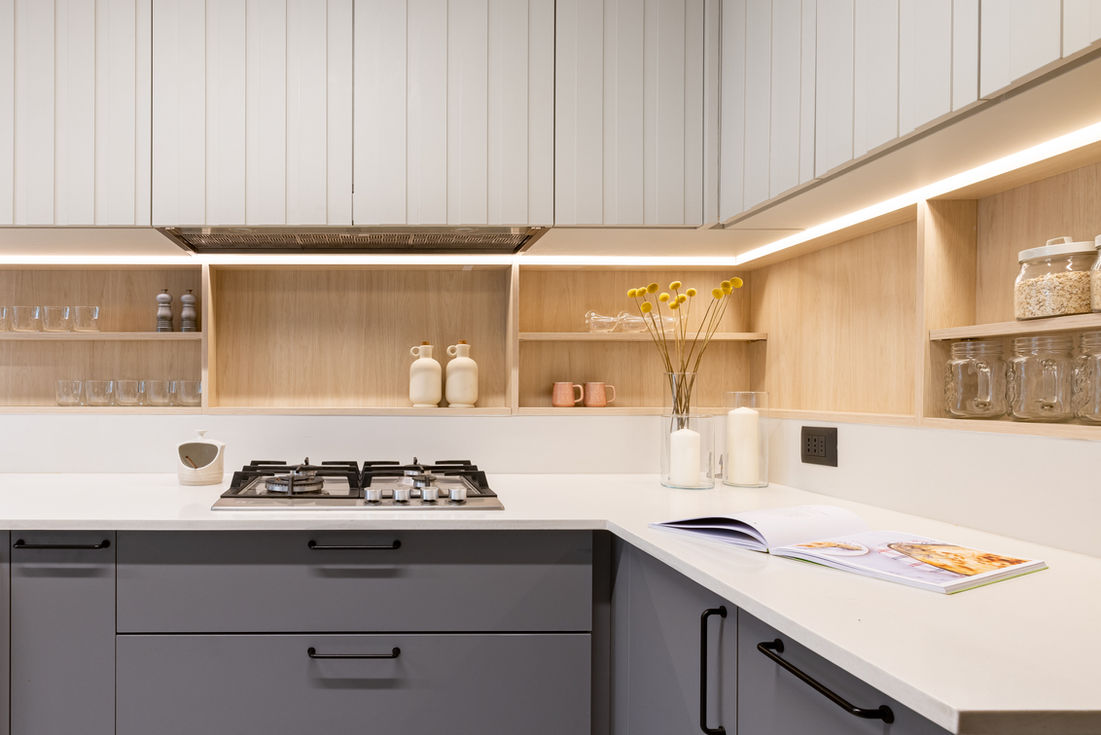 Obra y muebles a medida en remodelación cocina, logia y comedor de diario Av. la Plaza.