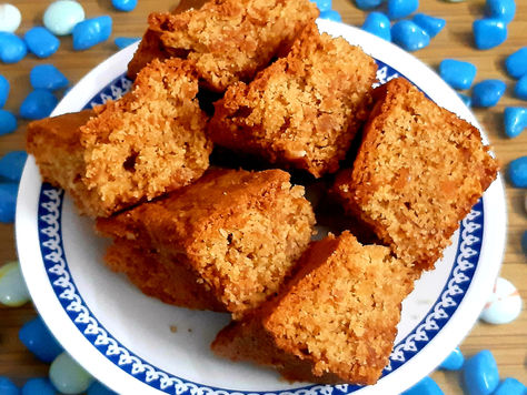 APPLE CINNAMON ALMOND CAKE