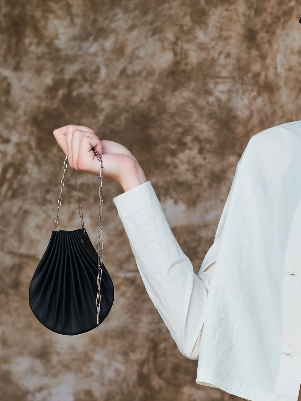 Thumbnail: m.a+ small shell bag with chain black