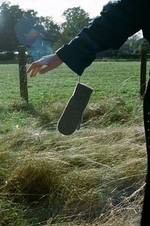 Thumbnail: Invenire  Cashmere Corded Mittens in Charcoal