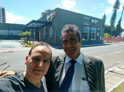 Em frente ao Bowl Club em Itajaí com o amigo Toninho, na quarta feira vai ser top Vílson Lopes e Car