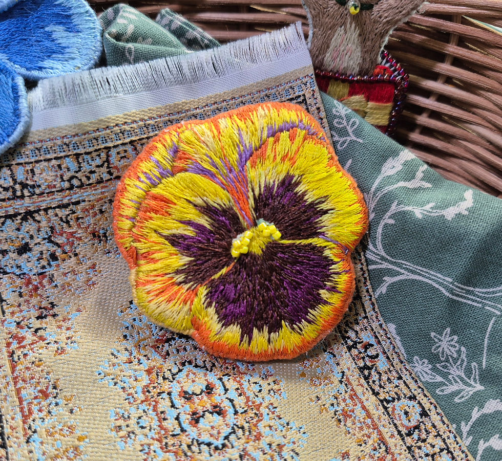 Miniature : Broche brodée pensée fleur