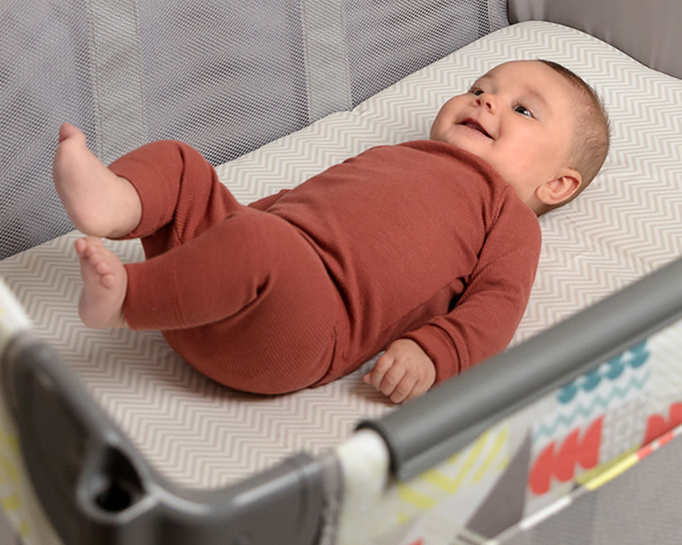 縮圖：GA2209114 CONTOUR® ELECTRA 嬰幼兒安撫遊戲床連更換台 - 自然足印