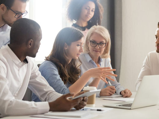 ¿Qué fases contiene una auditoría de seguridad informática en la ISO 27001?