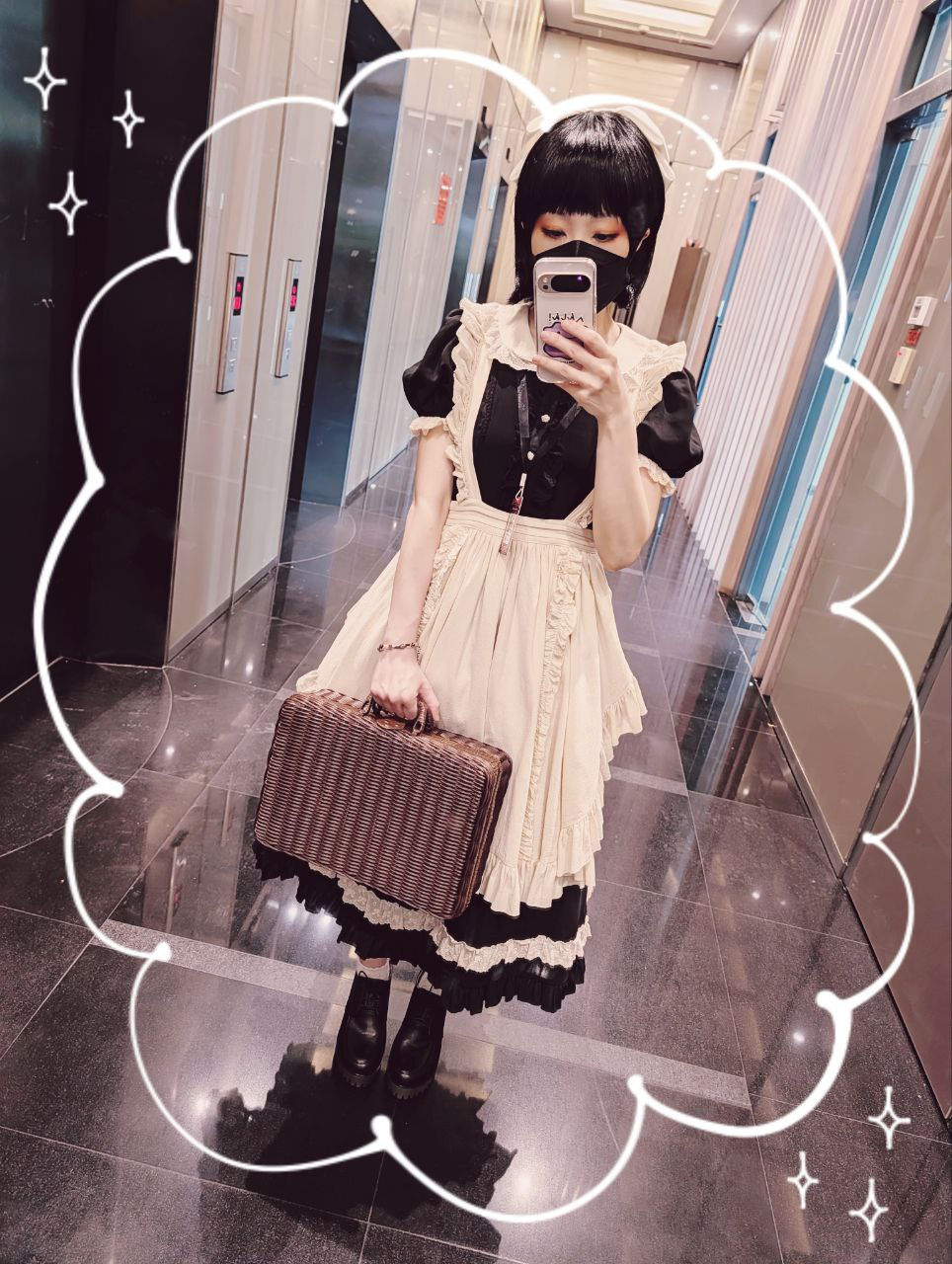 My outfit for Day 1 of the event! I lasted 4 hours in this get up before succumbing to a massive headache and feeling like I couldn't breathe in the insane crowd. That said, the crowd control has improved significantly since the last time I attended, so I probably would have had a better time if I was in a comfortable attire and wore a thinner mask. 🤔