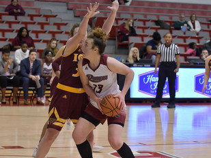 Women's Basketball Pulls Away From Niagara for MAAC Road Win