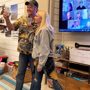 Gwen Stefani’s Thong Sandals Are the Perfect At-Home Shoe to Celebrate Her No. 1 Single
