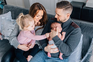 mom dad toddler girl newborn baby boy.jp