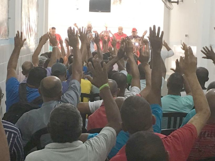 Vigilantes aprovam greve em assembleia