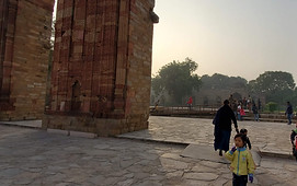 Image of the gate to the Qutub Minar in New Delhi