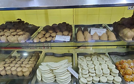 Image of sweets in the Kamala Sweet Shop in New Delhi