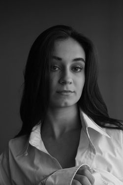 Hannah Frederick Headshot