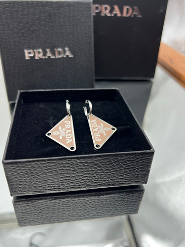 【PRADA】l pendant huggie single earring【ランク:Ａ】 Prada Sterling Silver and Enamel Prada Symbole Pendant