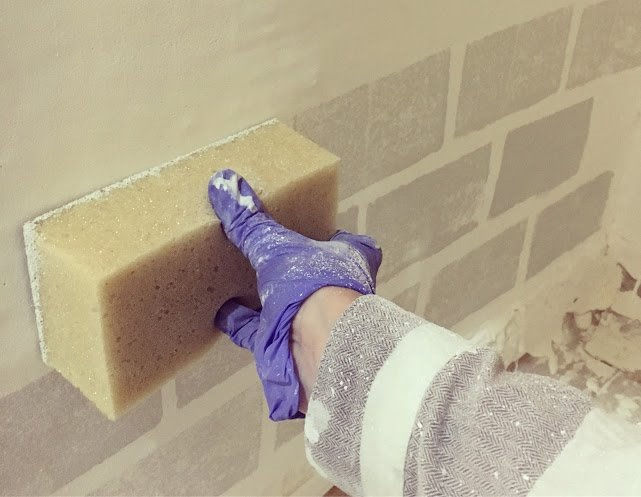 Pinta ladrillos en la pared