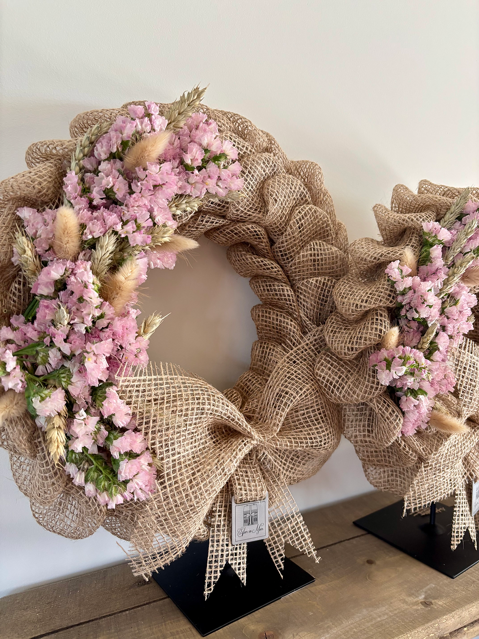 Thumbnail: Jute krans met statice bloemen