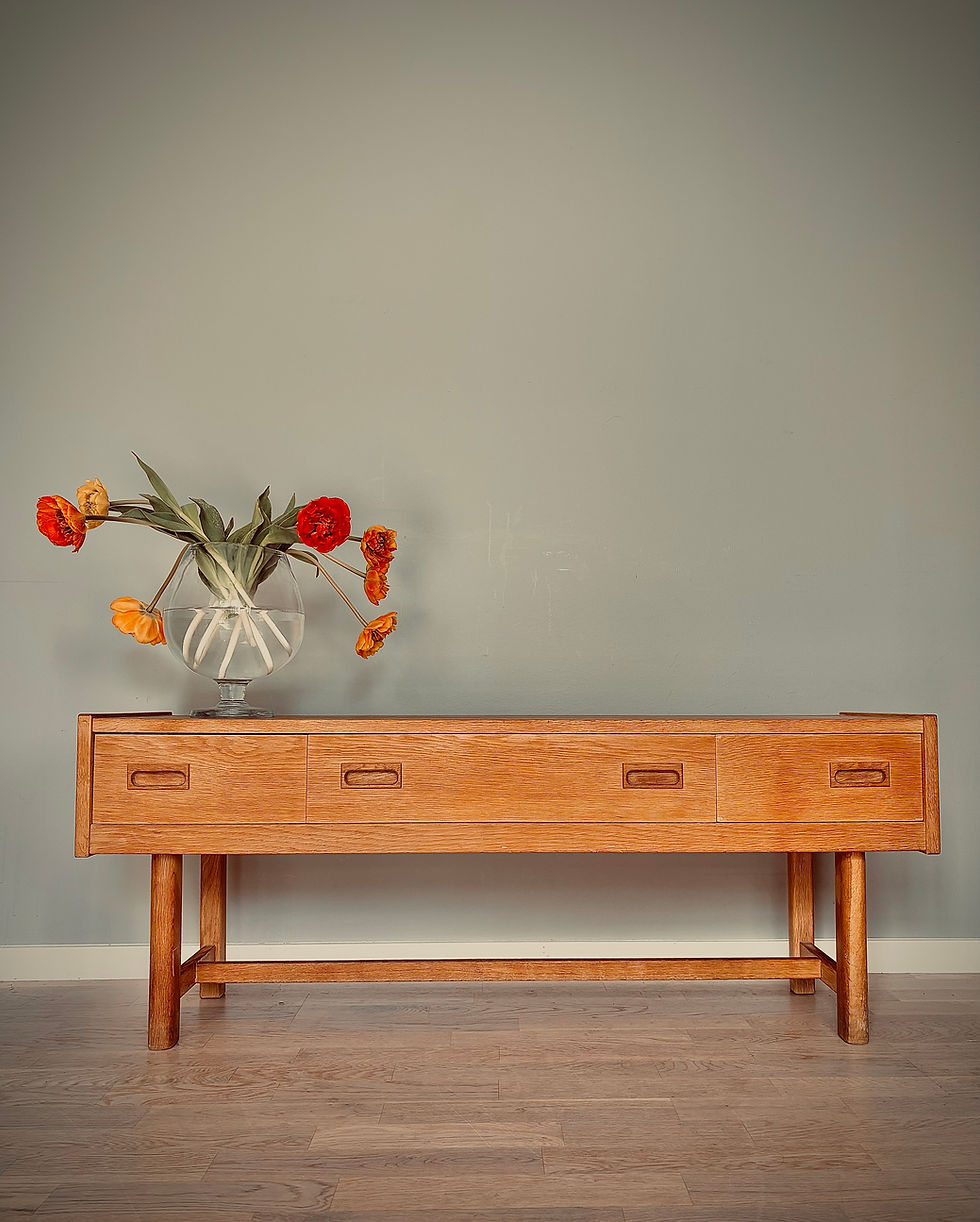 Miniatyrbild: Hallmöbel (lågt sideboard) & matchande helfigursspegel i ek 