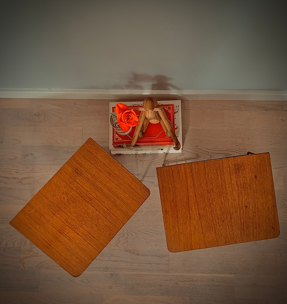 Miniatyrbild: Hyllor/vägghängda sängbord i teak och string 