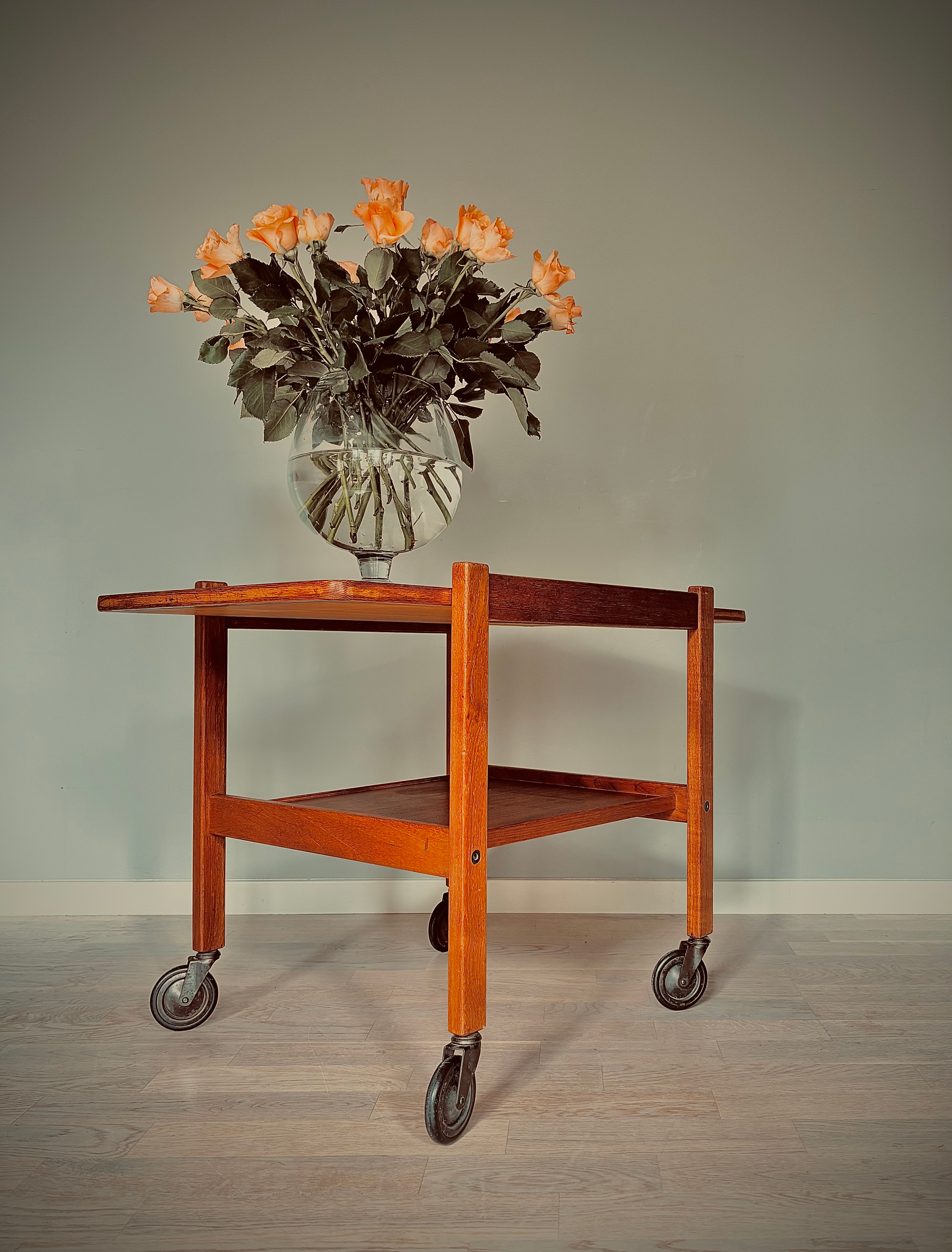 Vintage serveringsvagn i teak
