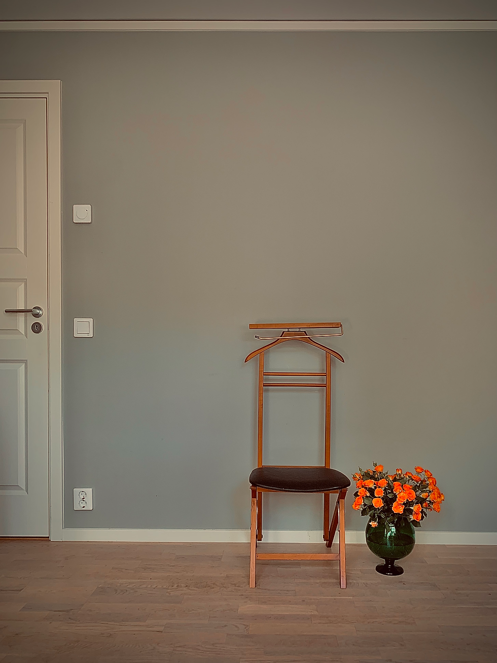 Miniatyrbild: Herrbetjänt med sittplats i konstskinn 