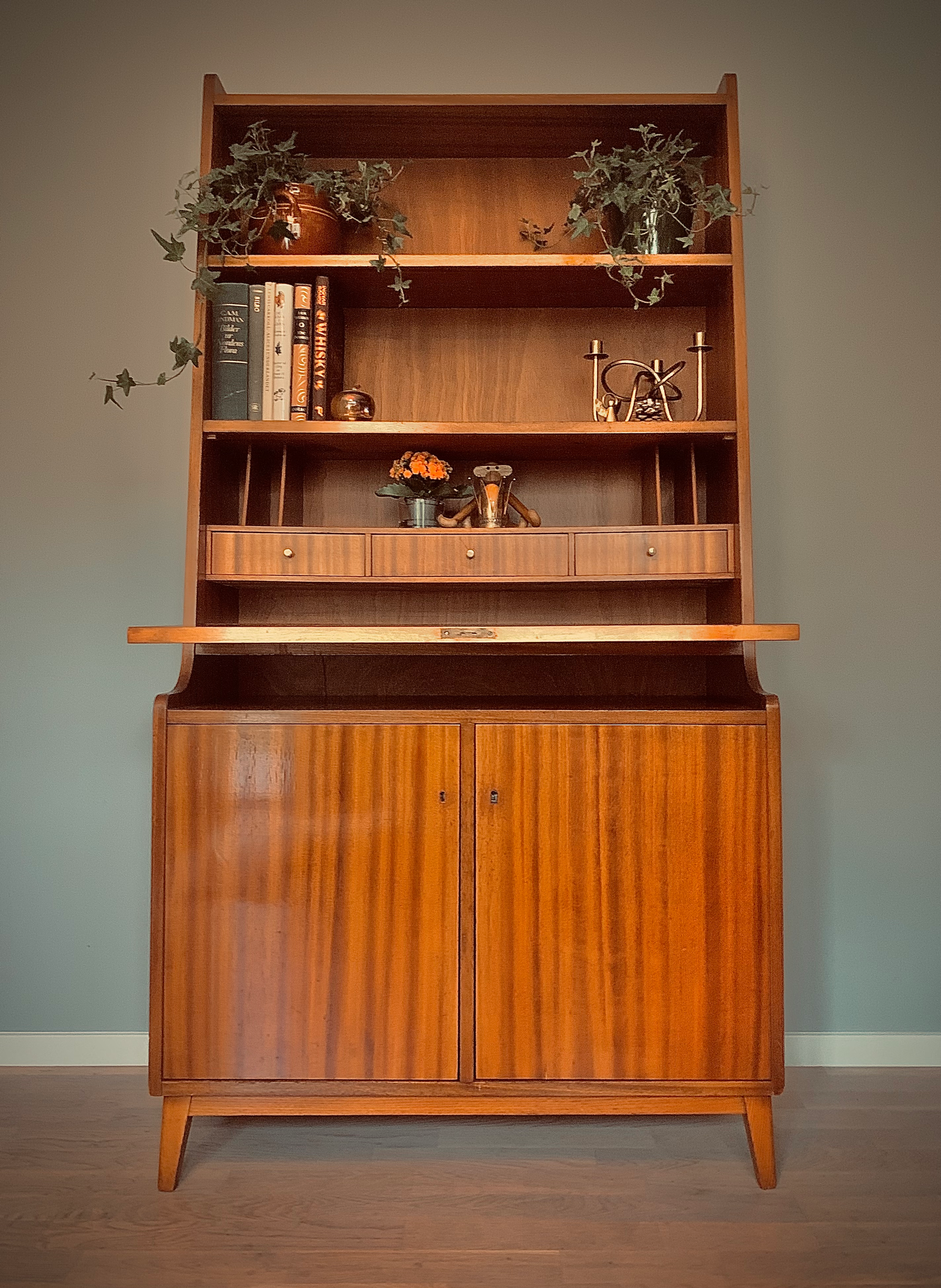 Vintage bokhylla/sekretär med klafflock i mahogny 