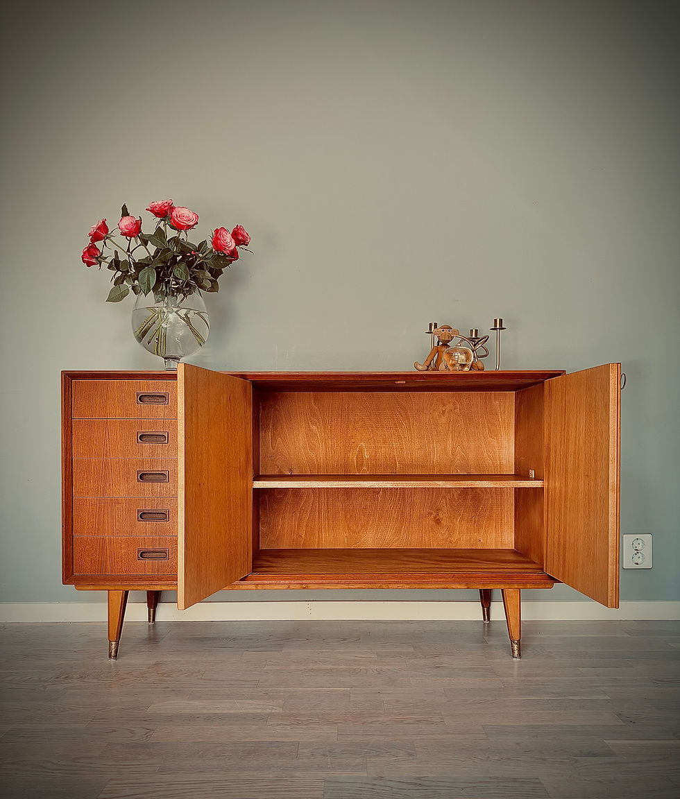 Miniatyrbild: Vintage sideboard i teak, skandinavisk design 