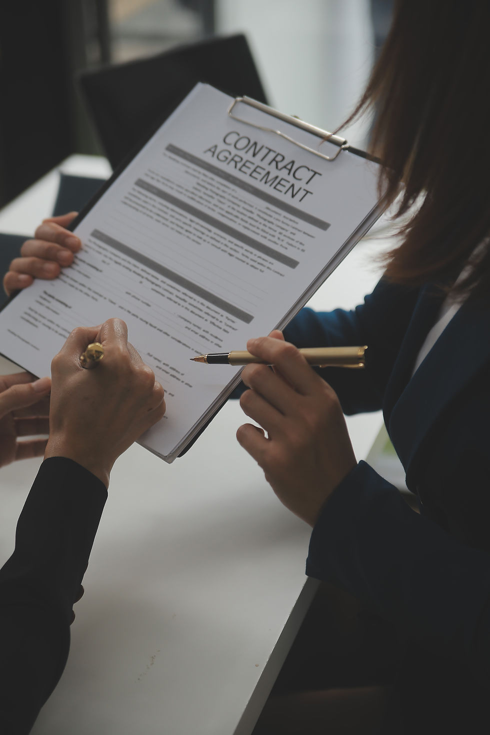 vecteezy_business-signing-a-contract-buy-sell-house-insurance_45112110.JPG