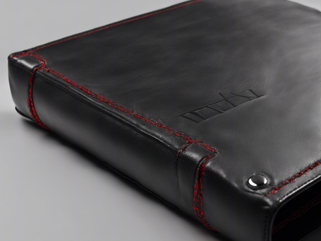 Exploring Arayansh's Minimalist Black-themed Portfolio