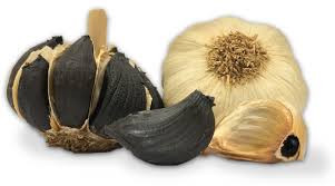 Cabeza de ajo negro fermentado
