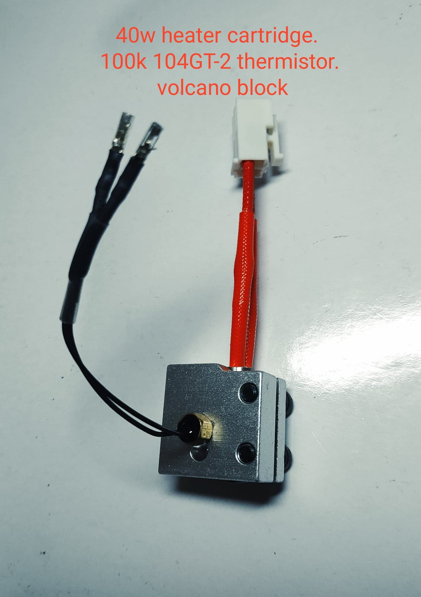1 x 40w heater. 1 x M3 screw-in 100K ohm NTC Semitec 104GT-2 Thermistor. 1 x Vol