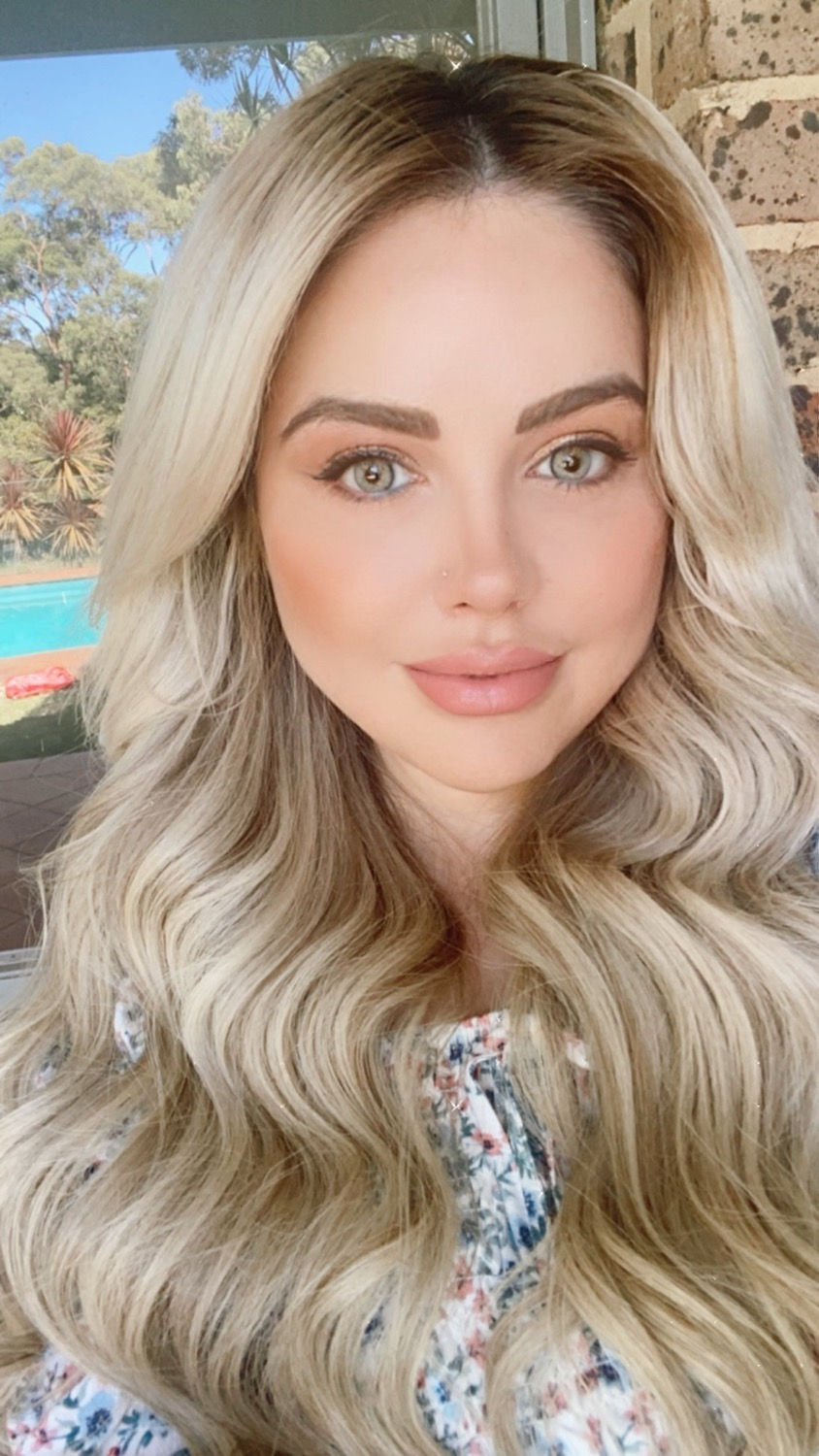 Thumbnail: Wavy  BLONDE U -PART WIG 