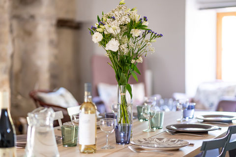 Table du gîte Les Terrasses du Château
25 Rue Neuve, 26160 Le Poët-Laval