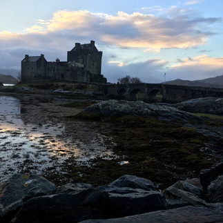 EIlan Donan Castle over the loch