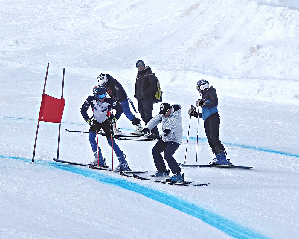 Hugo Scherrer skieur de compétition coaché par Fred Covili aux Ecureuils d'or, championnat de France de Ski