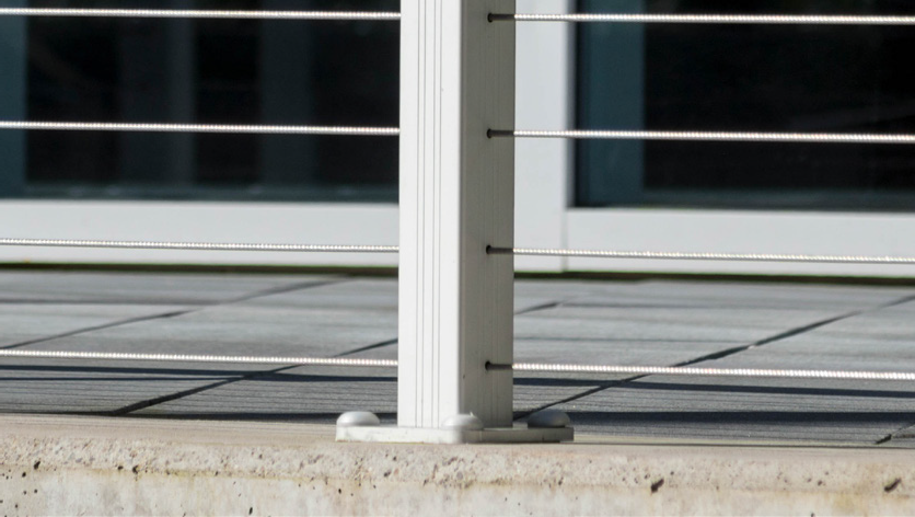 Anodized aluminum railing with cable infill