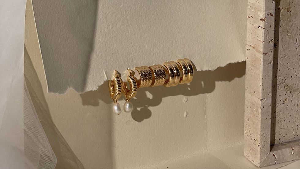 Jewellery Photography iPhone Courses: Style the Piece So It Can Stand on Its Own